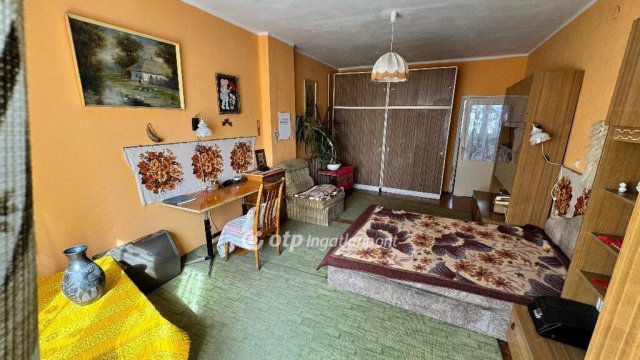 Eladó téglalakás, Pápán 47.9 M Ft, 3 szobás