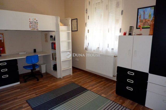 Eladó családi ház, Székesfehérvárott 135 M Ft, 5 szobás