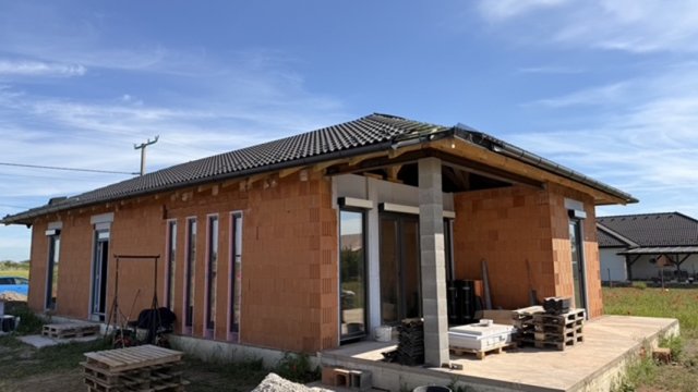 Eladó családi ház, Röszkén 95.9 M Ft, 4 szobás