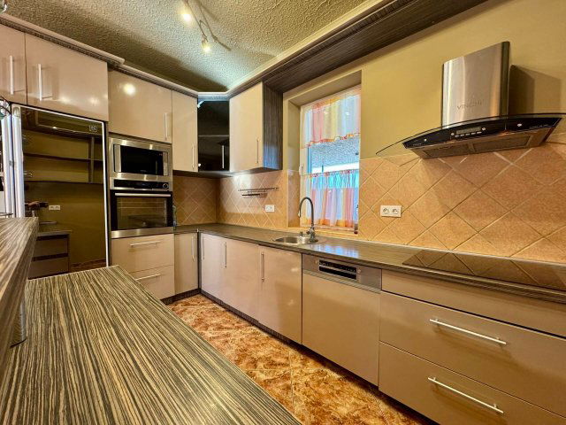 Eladó családi ház, Debrecenben 168 M Ft, 3 szobás