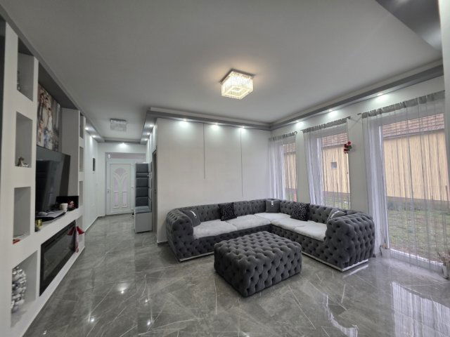 Eladó családi ház, Ercsiben 63.9 M Ft, 4 szobás