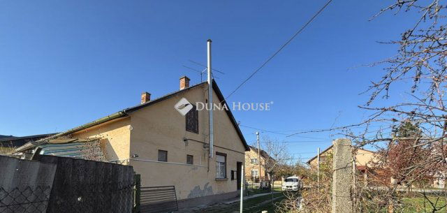 Eladó ikerház, Tatabányán, Móricz Zsigmond utcában 19.9 M Ft