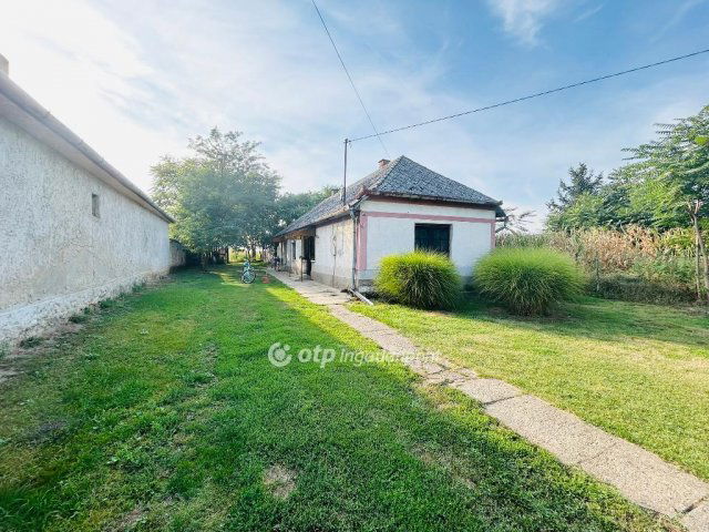 Eladó családi ház, Bujon 14.9 M Ft, 2 szobás
