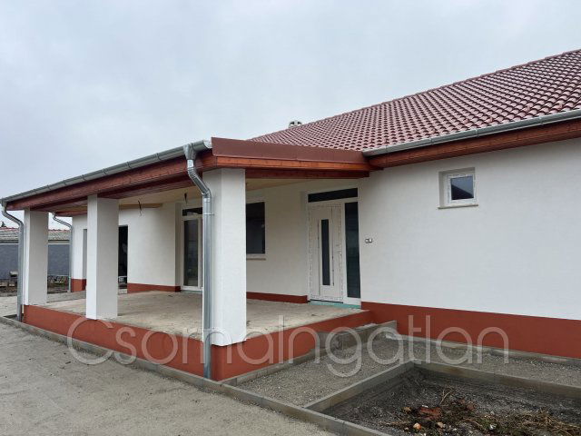 Eladó családi ház, Veszkényen 95 M Ft, 4 szobás