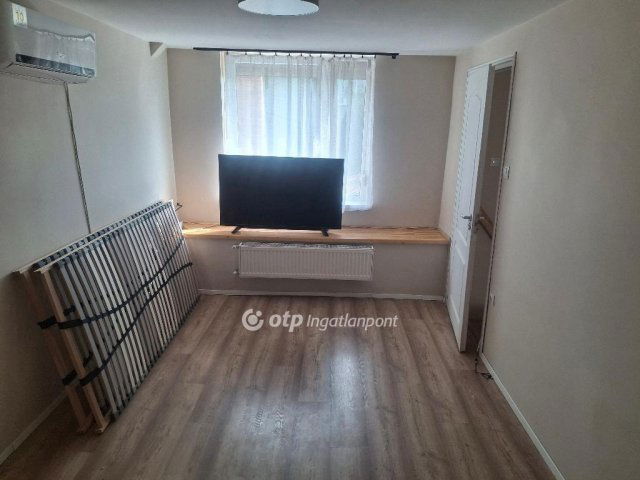 Eladó ikerház, Budapesten, III. kerületben 90 M Ft, 3 szobás