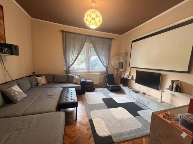 Eladó családi ház, Szigetszentmiklóson 150 M Ft, 7 szobás