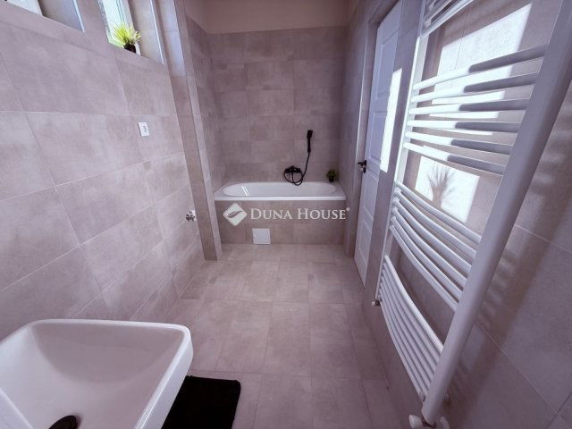 Eladó családi ház, Debrecenben 134.9 M Ft, 5 szobás