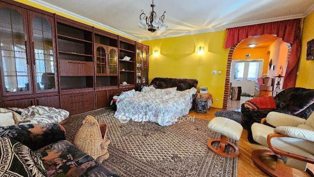 Eladó családi ház, Szentesen 67 M Ft, 6 szobás