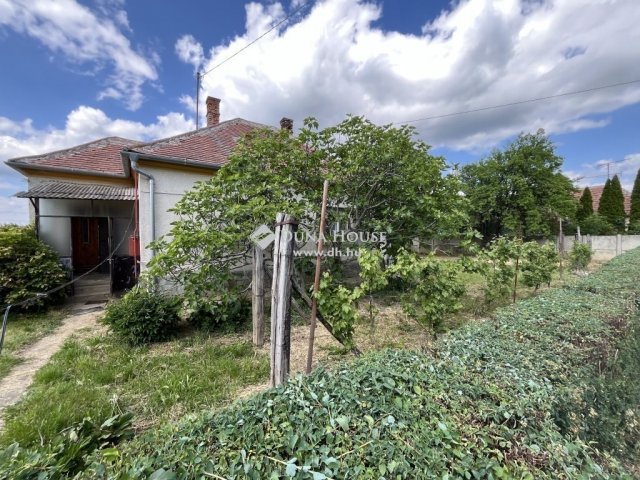 Eladó családi ház, Zsédenyen 29.99 M Ft, 2 szobás