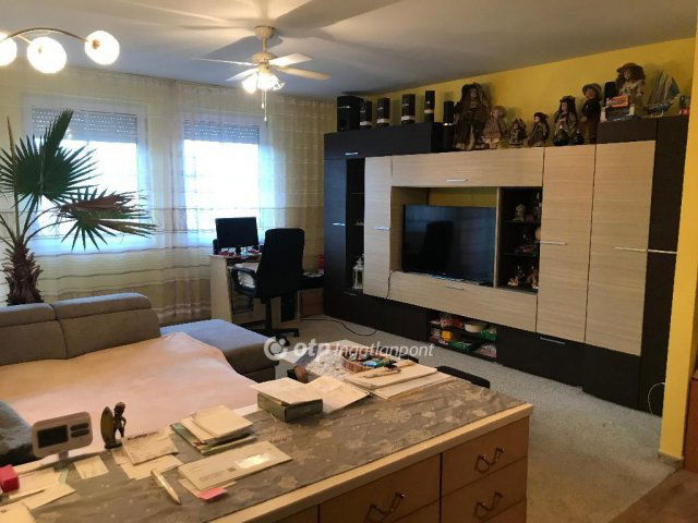 Eladó családi ház, Szekszárdon 83.5 M Ft, 4 szobás