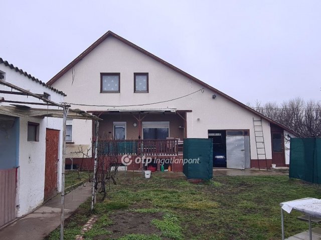 Eladó családi ház, Áporkán 79.9 M Ft, 3 szobás