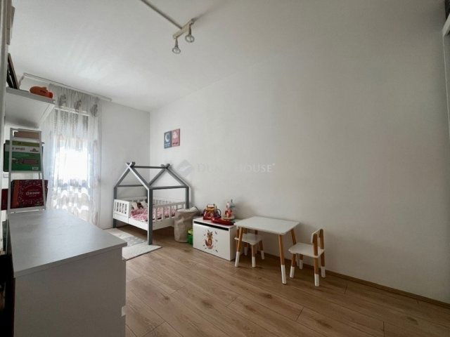 Eladó panellakás, Pécsett 49.9 M Ft, 3 szobás