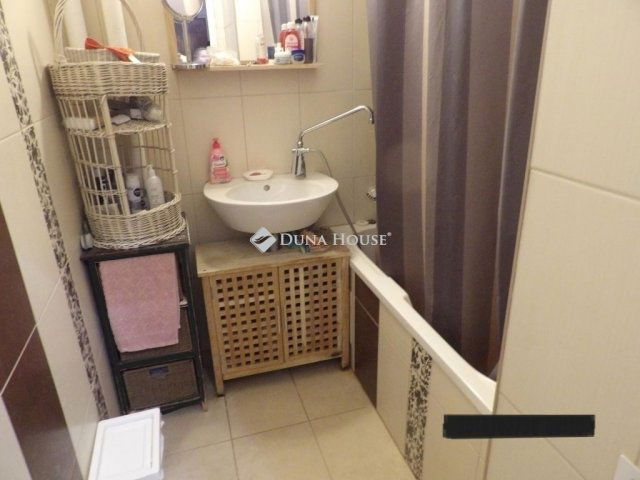 Eladó panellakás, Érden 58.8 M Ft, 2 szobás