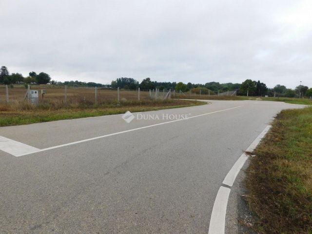Eladó ipari ingatlan, Kecskeméten 219.9 M Ft