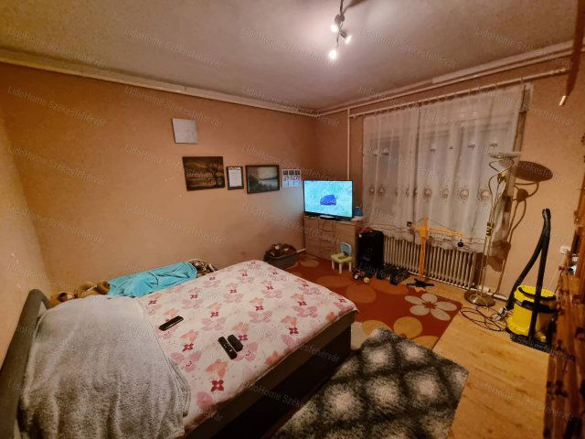 Eladó családi ház, Fülén 45 M Ft, 13 szobás