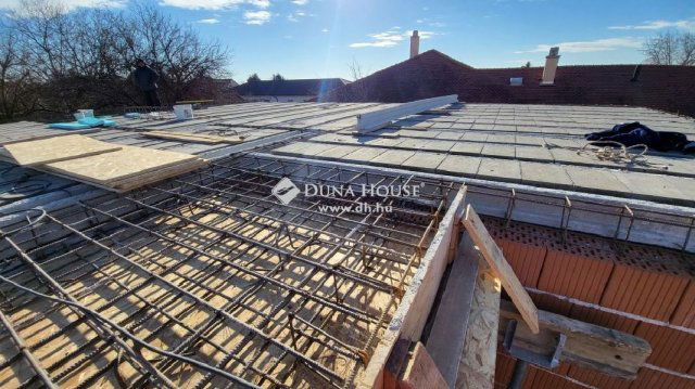 Eladó téglalakás, Százhalombattán 99.9 M Ft, 4 szobás