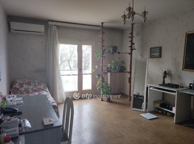 Eladó panellakás, Pécsett 44.9 M Ft, 2 szobás