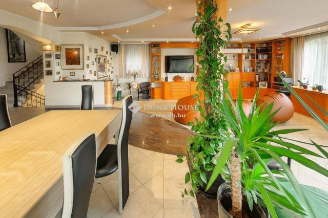 Eladó családi ház, Budapesten, II. kerületben 429.9 M Ft