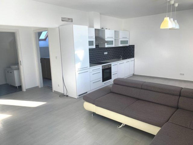 Kiadó téglalakás, albérlet, Tatán 270 E Ft / hó, 3 szobás