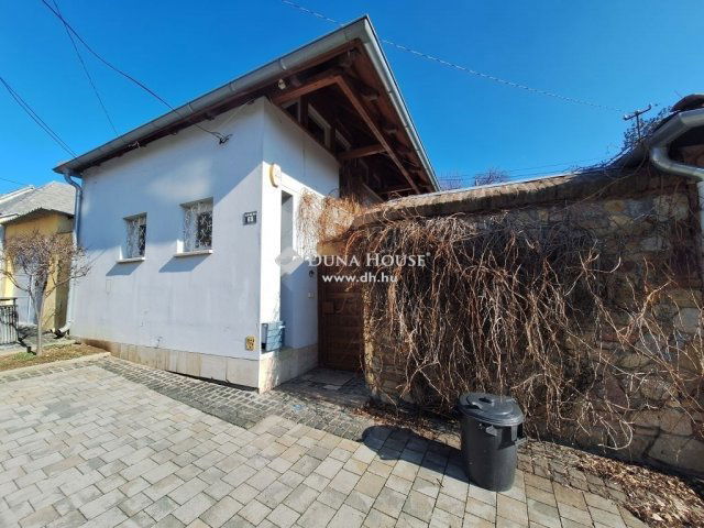 Eladó családi ház, Pécsett 170 M Ft, 7 szobás