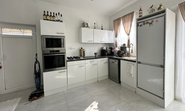 Eladó családi ház, Ercsiben 54.9 M Ft, 3 szobás