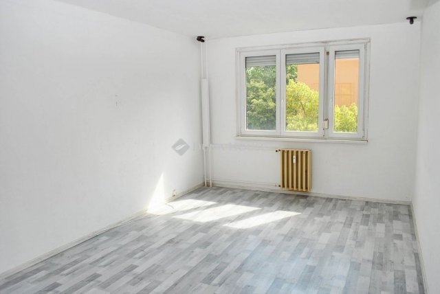 Eladó panellakás, Kecskeméten 57.7 M Ft, 3 szobás