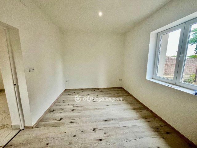 Eladó családi ház, Újszászon 26.9 M Ft, 1+2 szobás