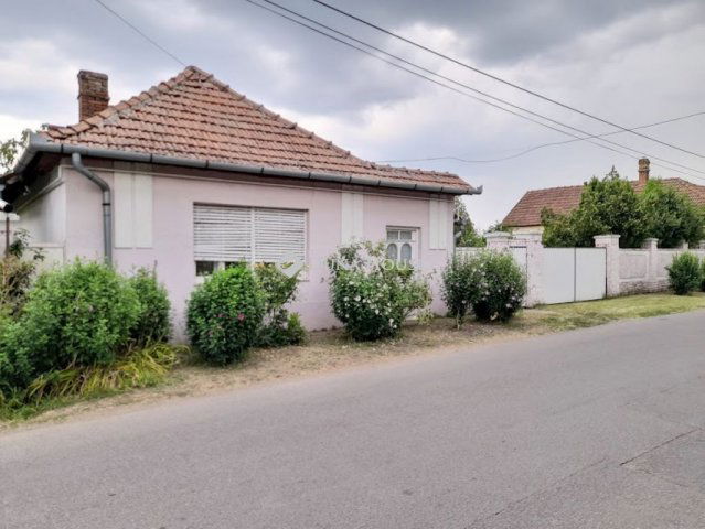 Eladó családi ház, Újkígyóson 8.9 M Ft, 4 szobás