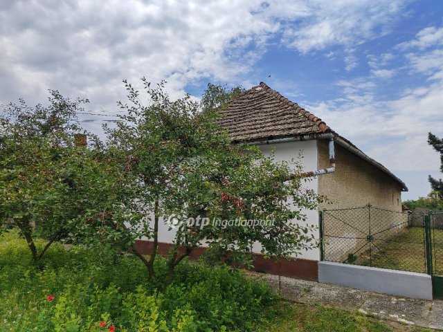 Eladó családi ház, Fegyverneken 12.99 M Ft, 3 szobás