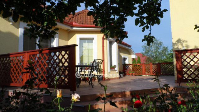 Eladó családi ház, Bocskaikerten 240 M Ft, 3 szobás