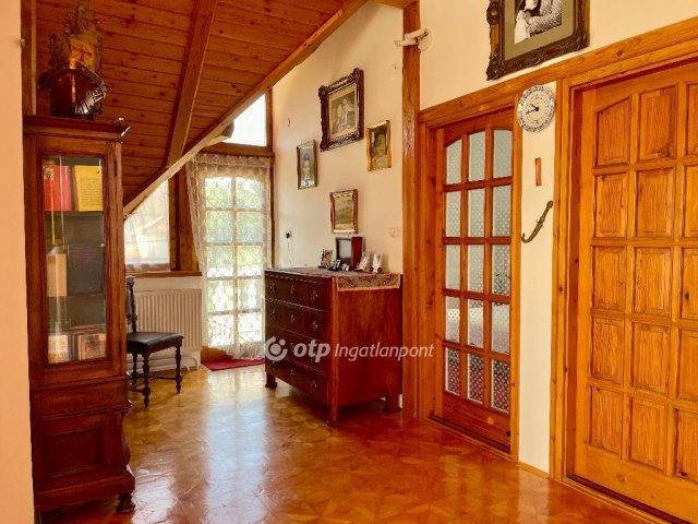 Eladó családi ház, Pencen 119.9 M Ft, 4+2 szobás