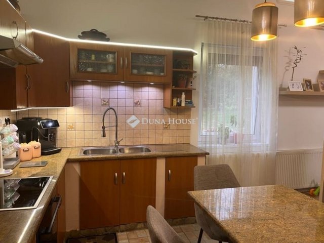 Eladó téglalakás, Nyergesújfaluban 32.9 M Ft, 2 szobás