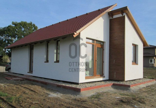 Eladó nyaraló, Balatonszárszón 56.5 M Ft, 3 szobás