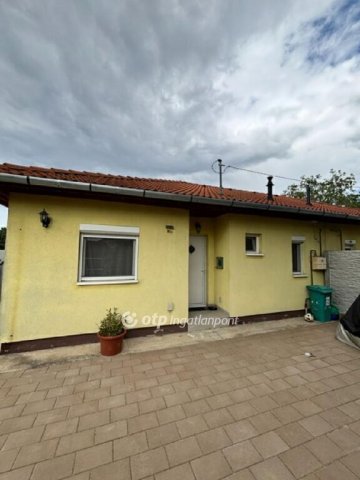 Eladó ikerház, Szigetszentmiklóson 89.9 M Ft, 4 szobás