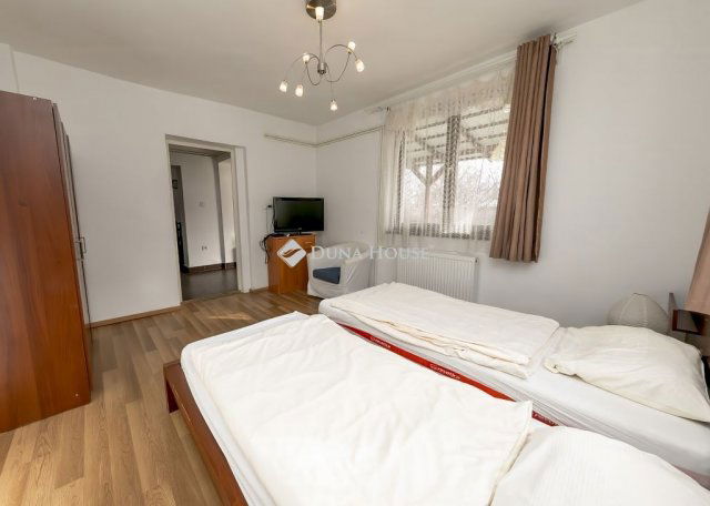 Eladó családi ház, Siófokon 149.7 M Ft, 6 szobás