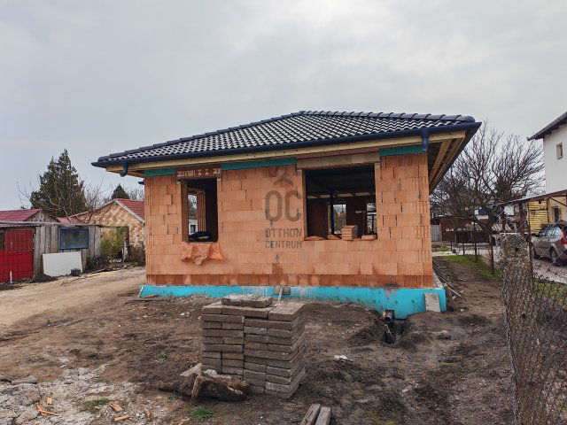 Eladó családi ház, Cegléden 77 M Ft, 3 szobás