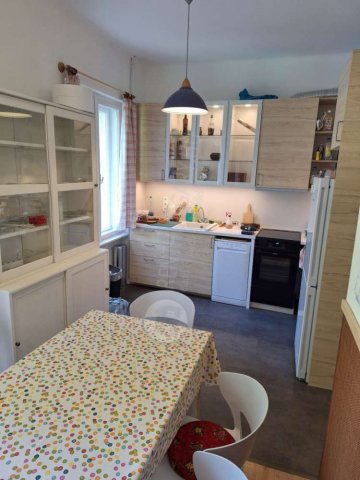 Kiadó téglalakás, albérlet, I. kerületben, Attila úton