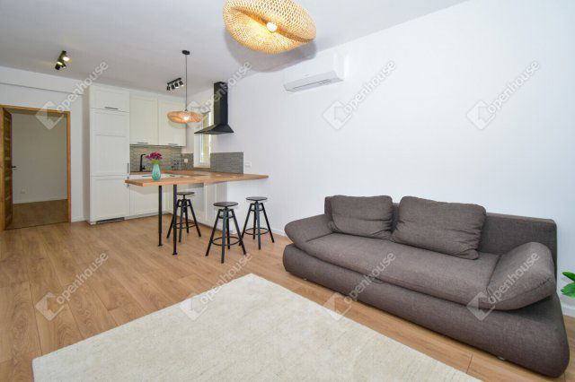 Eladó téglalakás, Szegeden 64 M Ft, 3 szobás