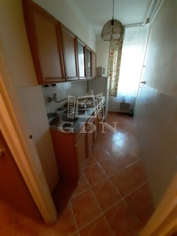 Eladó téglalakás, Kaposváron 32 M Ft, 1+1 szobás
