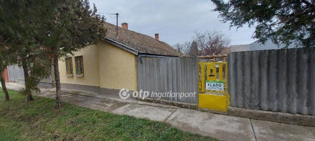 Eladó családi ház, Kunszentmártonban 7.55 M Ft, 2 szobás