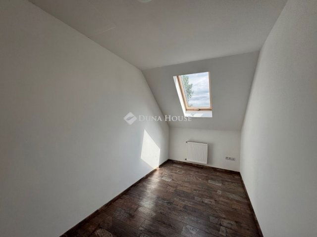 Eladó családi ház, Budapesten, III. kerületben 140 M Ft