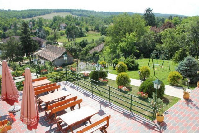 Eladó családi ház, Domonyban 420 M Ft, 7 szobás