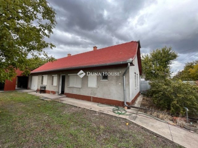 Eladó családi ház, Kiskőrösön 33.99 M Ft, 2 szobás
