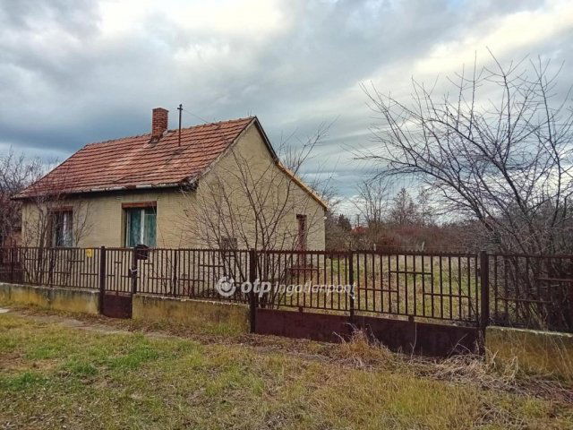 Eladó családi ház, Biharkeresztesen 11 M Ft, 2 szobás