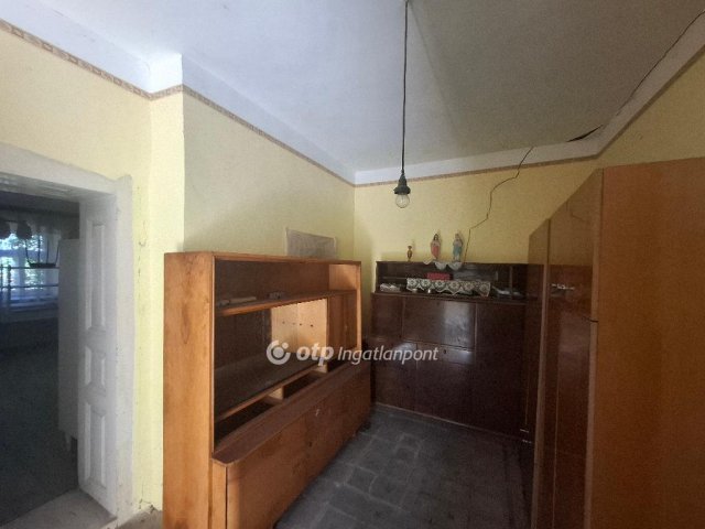 Eladó családi ház, Füzesabonyban 9 M Ft, 2 szobás