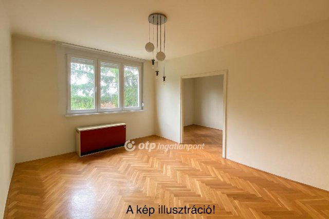 Eladó téglalakás, Esztergomban 54.99 M Ft, 3 szobás