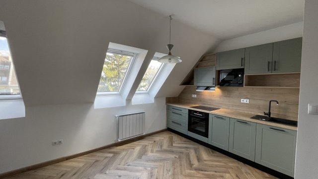 Eladó téglalakás, Győrött 82 M Ft, 3 szobás