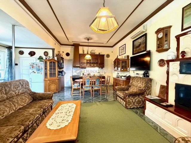 Eladó családi ház, Orosházán 75 M Ft, 7+1 szobás