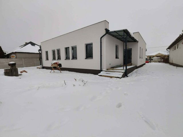 Eladó ikerház, Nyíregyházán 69.999 M Ft, 3 szobás