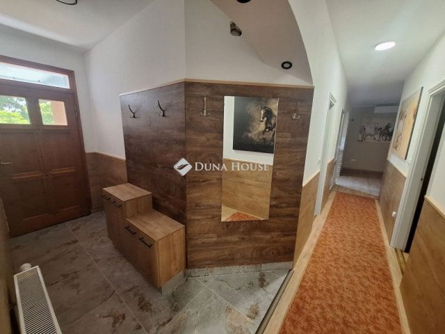 Eladó családi ház, Kiskunfélegyházán 125 M Ft, 5 szobás